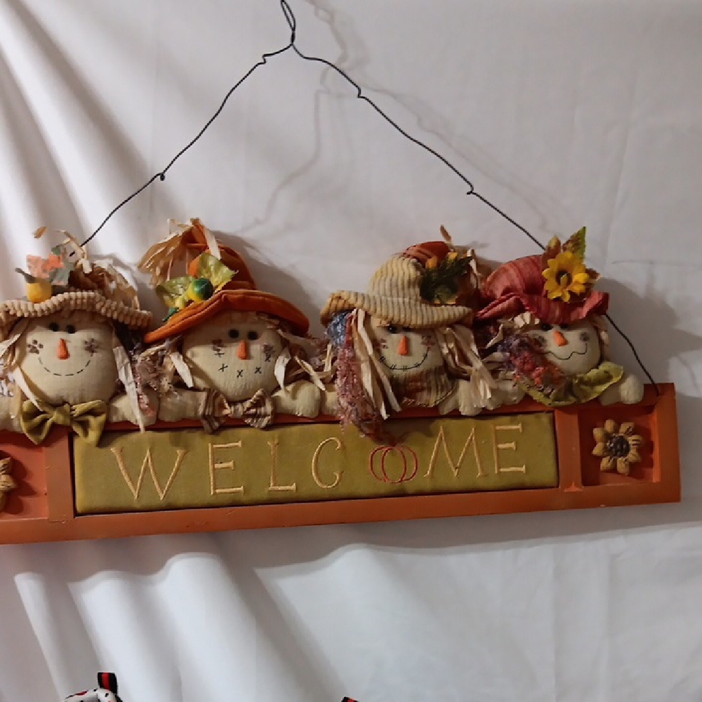 Autumn Scarecrow Welcome Sign